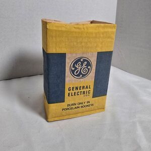 Vintage GENERAL ELECTRIC 75 Watt 120 V Reflector Lamp PORCELAIN SOCKETS Prop